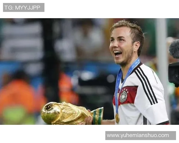 足球超级球星一天的饮食揭秘：如何保持巅峰状态和强大体能